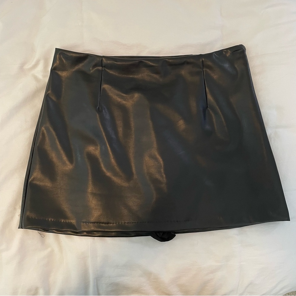 Abercrombie & Fitch Black Faux Leather Skort L - Picture 3 of 9